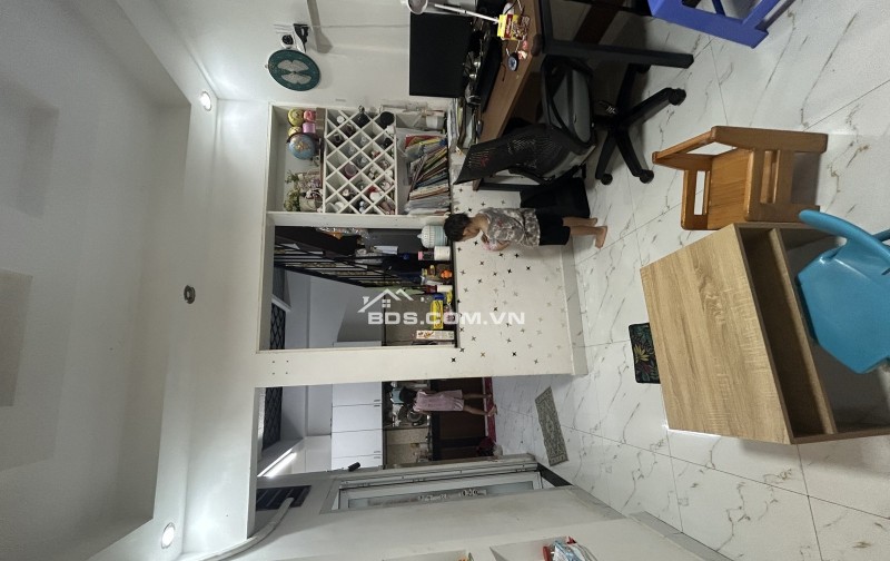 Bán nhà Hẻm nhựa 3m, Gần MT Hoàng Văn Thụ P.4 Tân Bình 45m2, 3PN có phòng Trệt. Chỉ 6.3 tỷ.